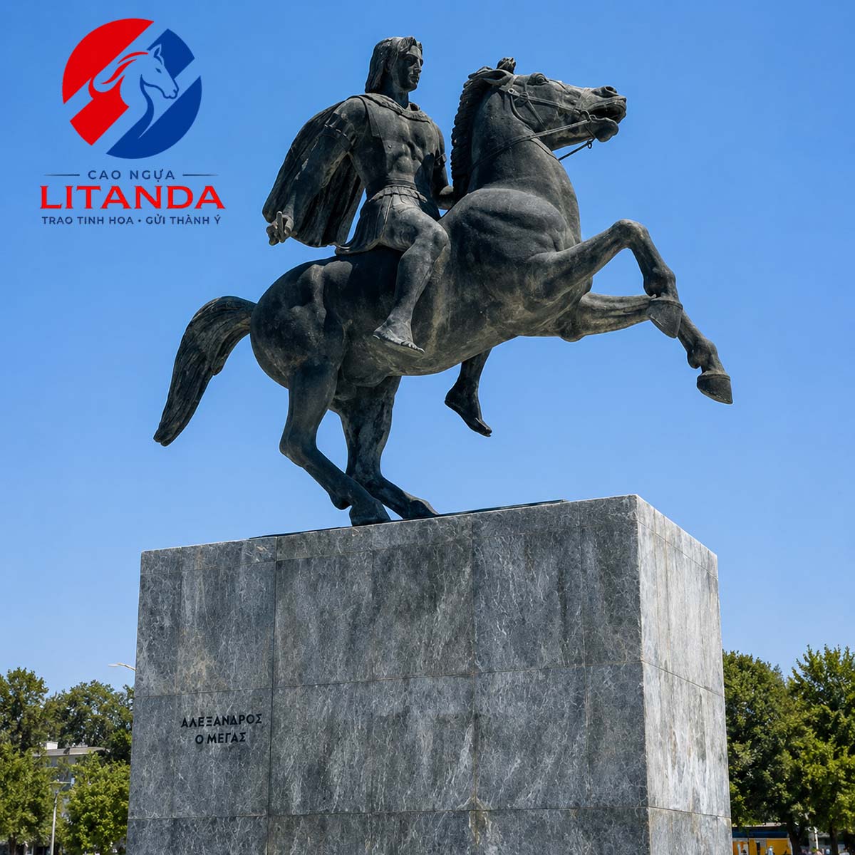 Tượng Alexander đại đế kiêu dũng đang cưỡi chiến mã Bucephalus