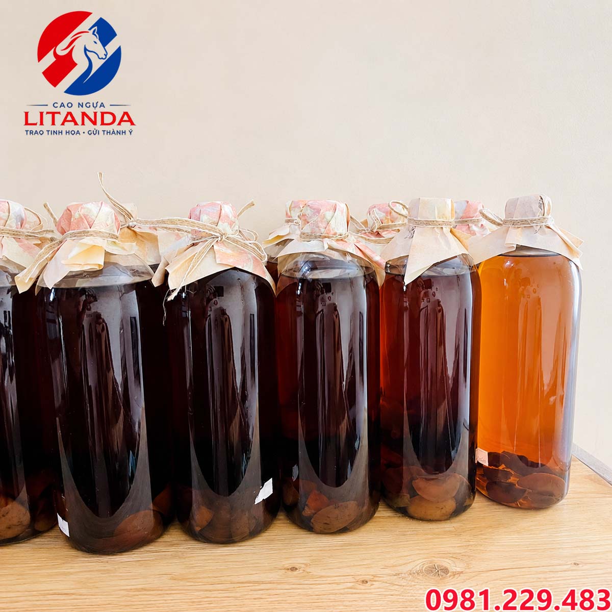 Rượu ngâm táo mèo